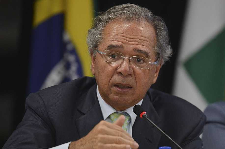Ministério da Economia cometeu ´engano´ ao não prever a continuidade da pandemia, diz Guedes
