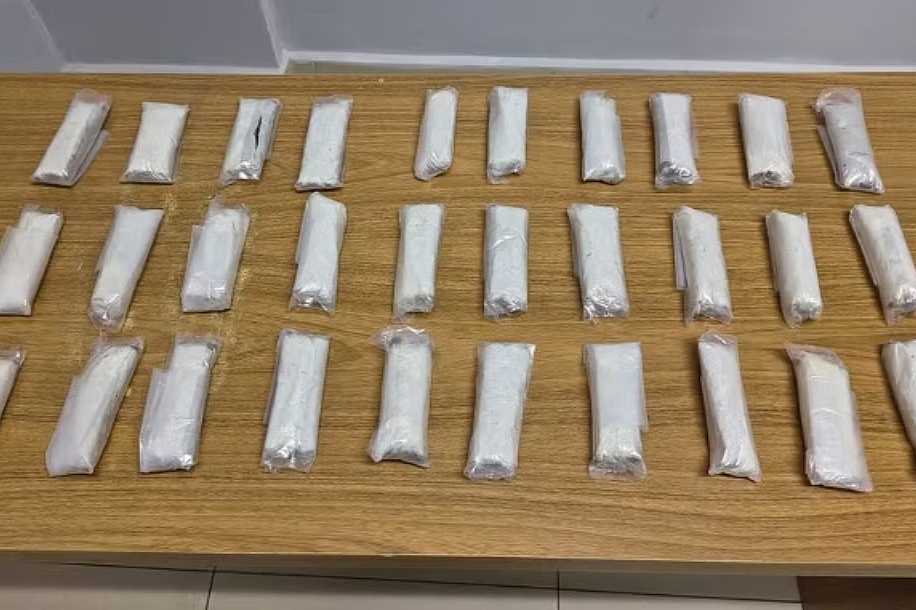 Homem é preso em ônibus com mais de 3 kg de haxixe grudados ao corpo na Rodovia Marechal Rondon, em Guararapes