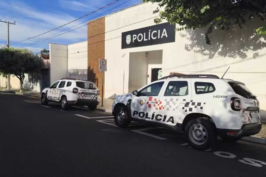 Mãe e bebê de 5 meses em carrinho são atropeladas por carro em Birigui
