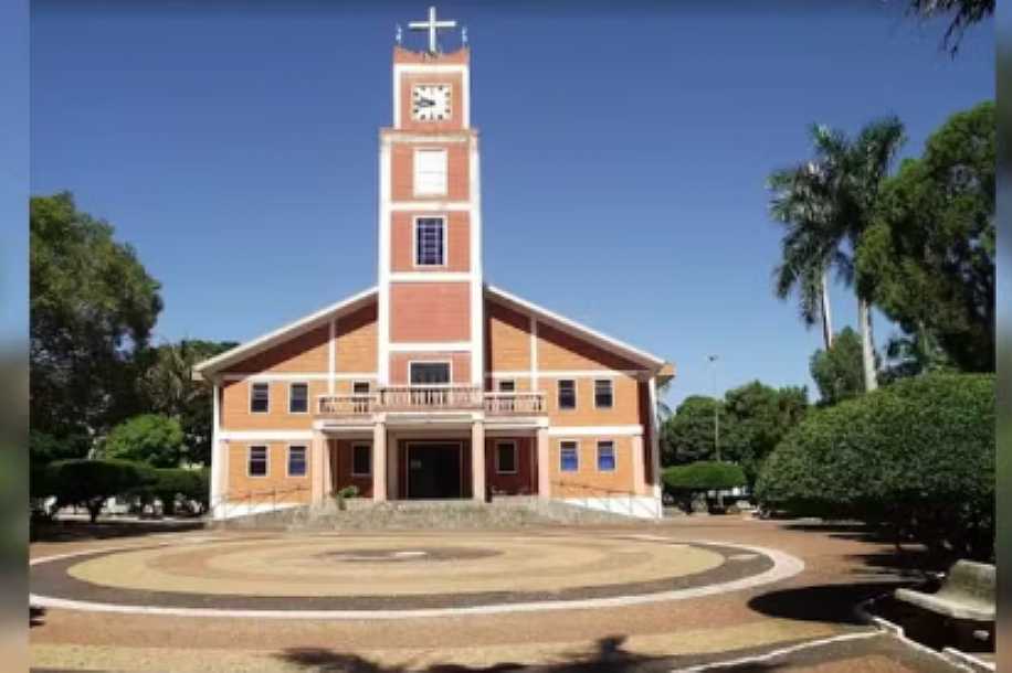 Adolescente é esfaqueado nas costas enquanto jogava bola em praça de Nova Aliança