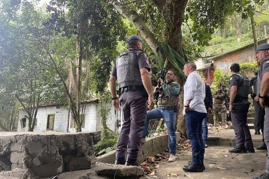 Número de mortos durante operação em Guarujá (SP) sobe para 16