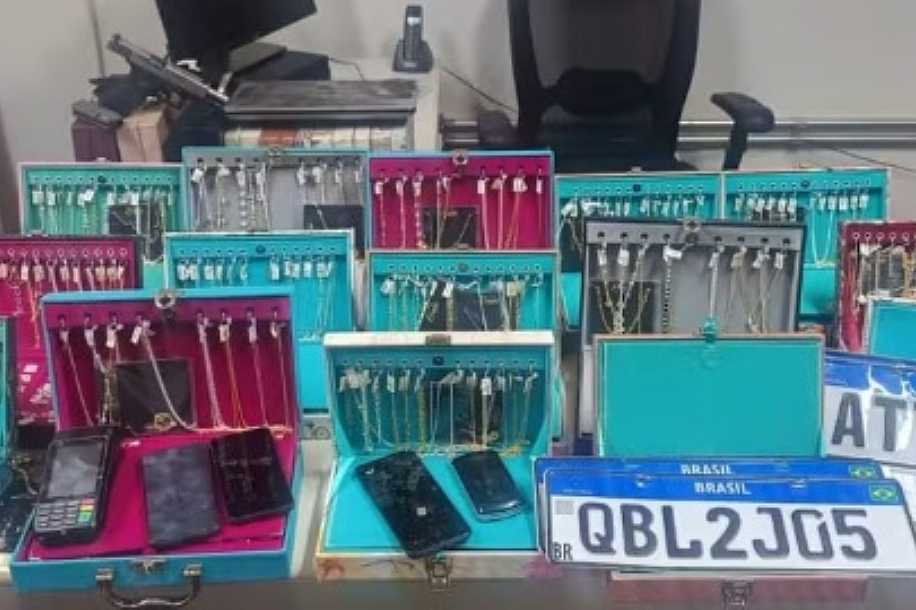 Trio é preso e homem morre em confronto com a polícia durante operação contra série de roubos