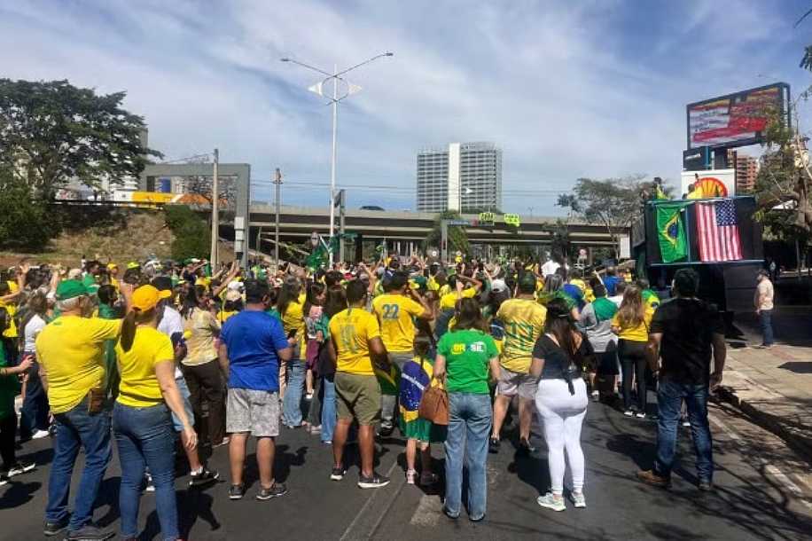 Apoiadores de Jair Bolsonaro fazem manifestações contra governo Lula em cidades do interior de São Paulo