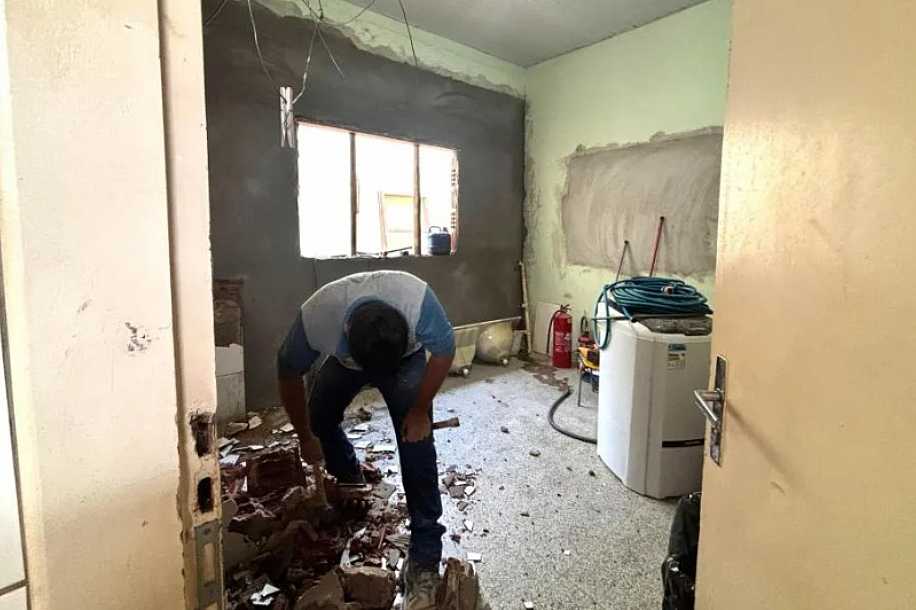 Prefeitura inicia reforma da E.M. Profª Iracema Pinheiro Candeo – “Lola” e serviço de pintura em EMEIs