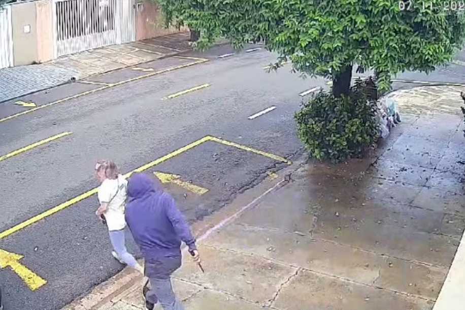 Homem é preso em flagrante após tentar assaltar casa de carnes e pedestre em Rio Preto