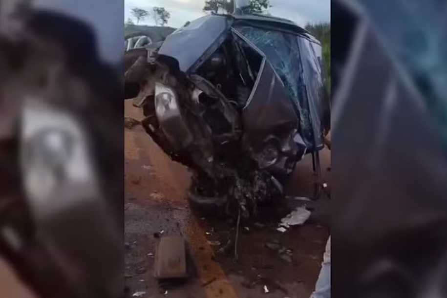 Motorista morre ao bater de frente com carreta em rodovia de Cardoso; vídeo