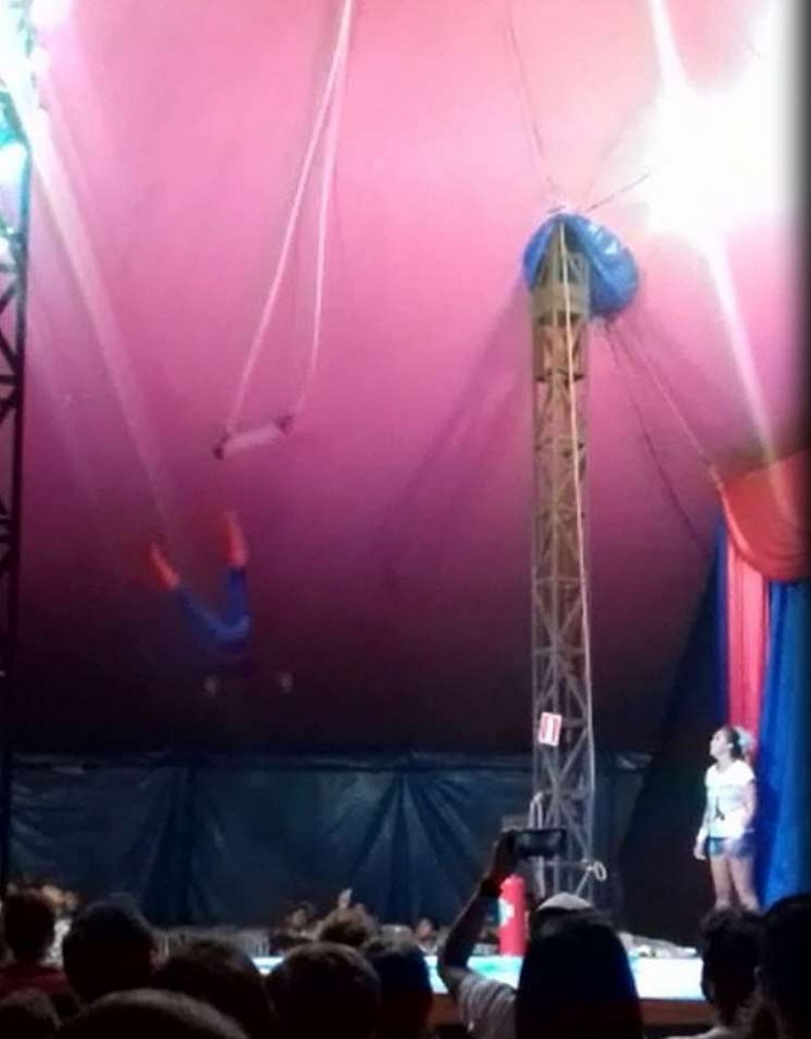 ´Homem-Aranha´ cai durante apresentação de trapézio em circo