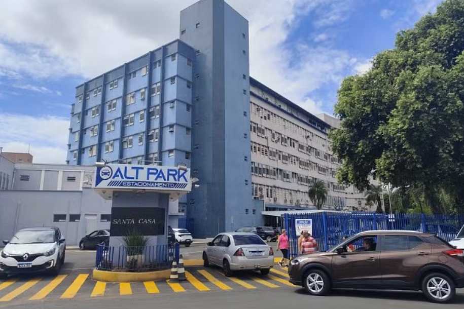 Motociclista fica ferido após bater na traseira de trator em Guararapes