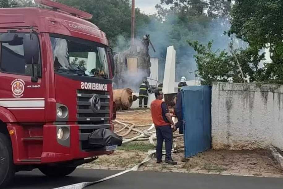 Incêndio destrói frigorífico em Birigui; polícia investiga causas