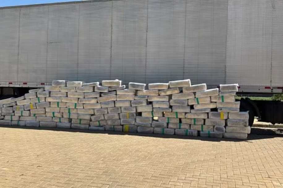 Caminhoneiro é preso suspeito de transportar quase 2 toneladas de maconha em Bady Bassitt
