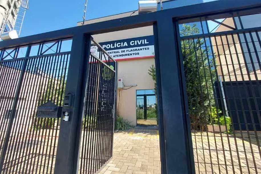 Adolescente flagrado dirigindo diz à polícia ter comprado carro por R$ 100 de desconhecido