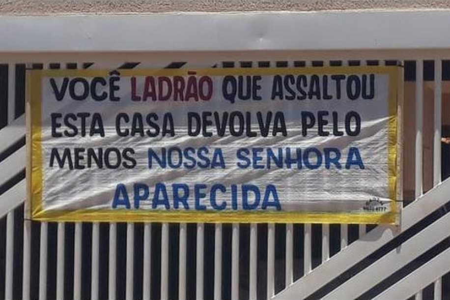 Família recupera imagem de Nossa Senhora Aparecida após colocar faixa pedindo para ladrão devolvê-la: ´Chorando de felicidade´