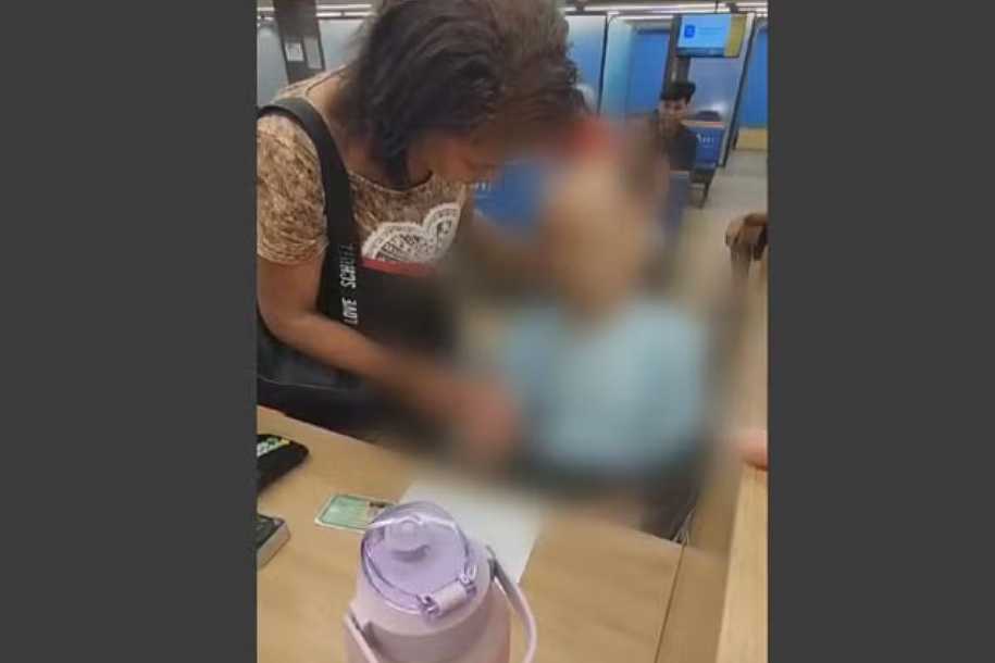 Mulher leva morto em cadeira de rodas para sacar empréstimo de R$ 17 mil e pede a ele: Assina