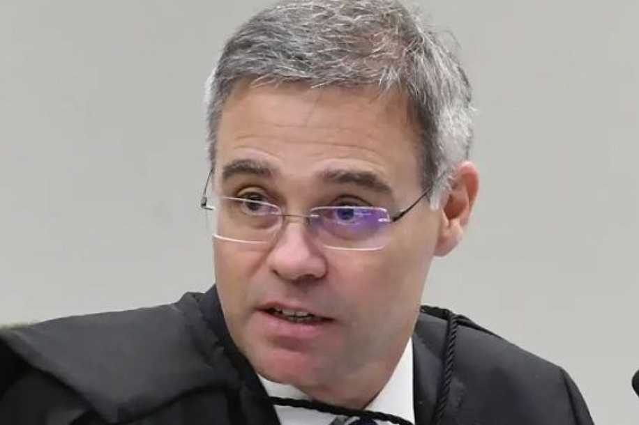 Governo livra STF e mantém delegado da PF com Mendonça