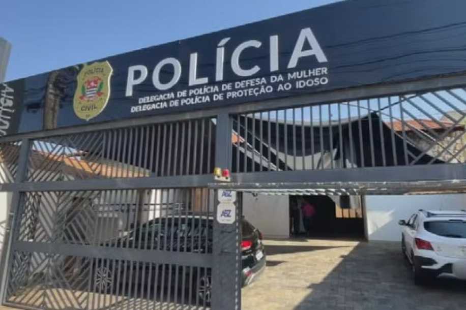 Mulher é esganada e morta pelo marido dentro do carro após briga no interior de SP