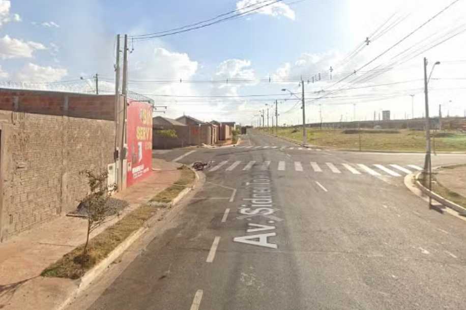 Morre homem que invadiu comércio nu, se jogou em bebê e foi espancado por moradores