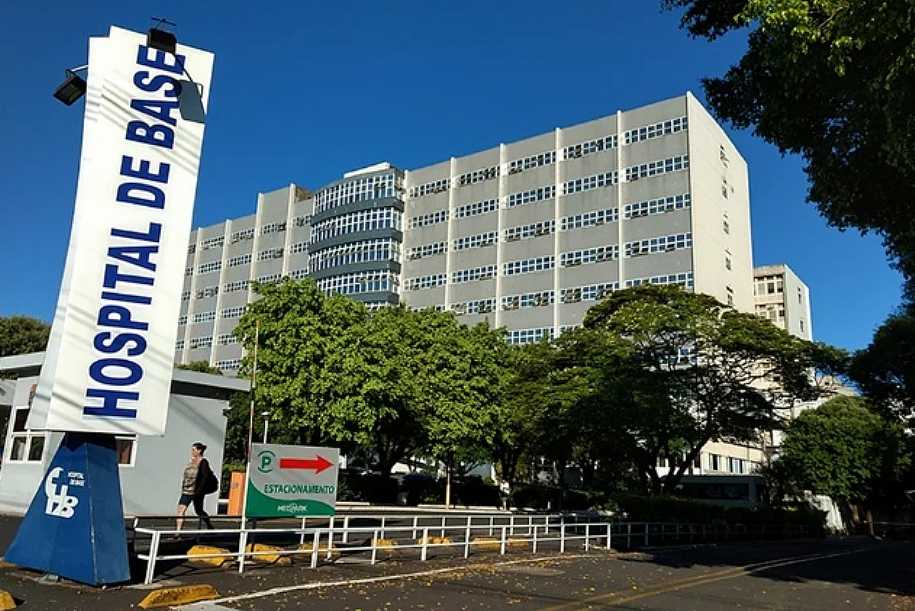 Estrutura metálica desaba e trabalhadores de loja de tintas ficam feridos em Rio Preto