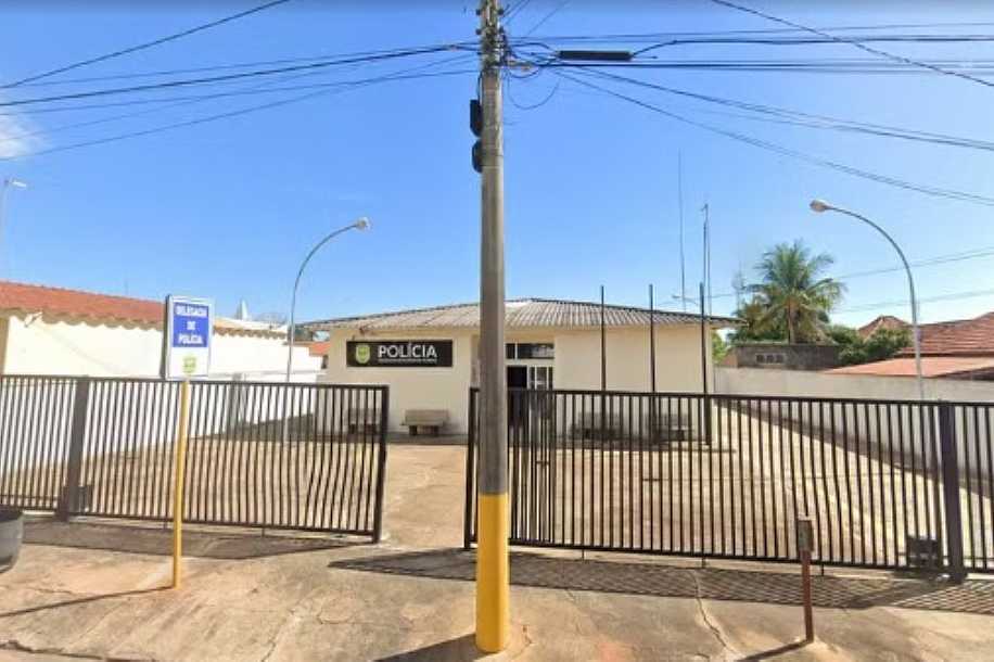 Pai é morto a pauladas pelo filho e amigo dele em padaria no interior de SP