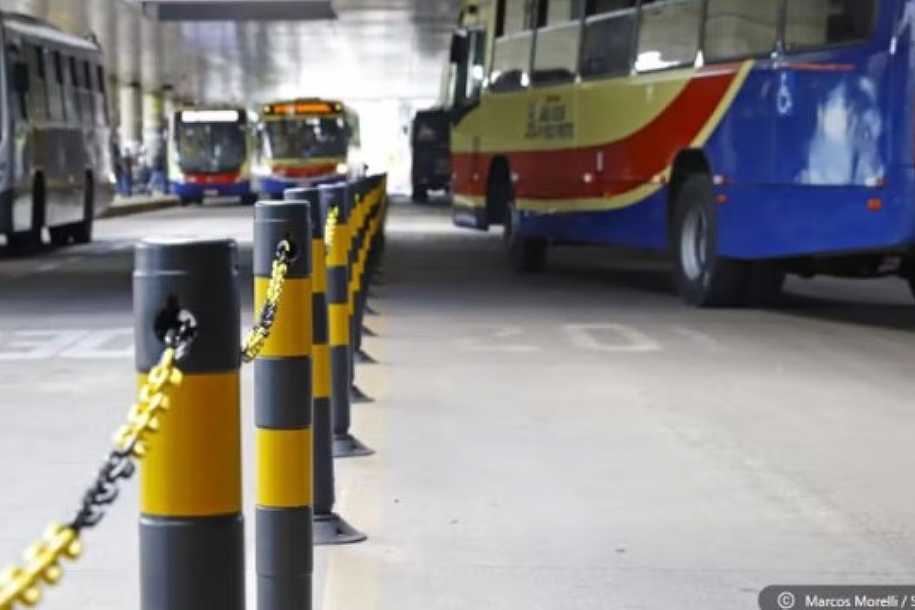 Motorista de ônibus é rendido por passageiro com faca e assaltado em Rio Preto