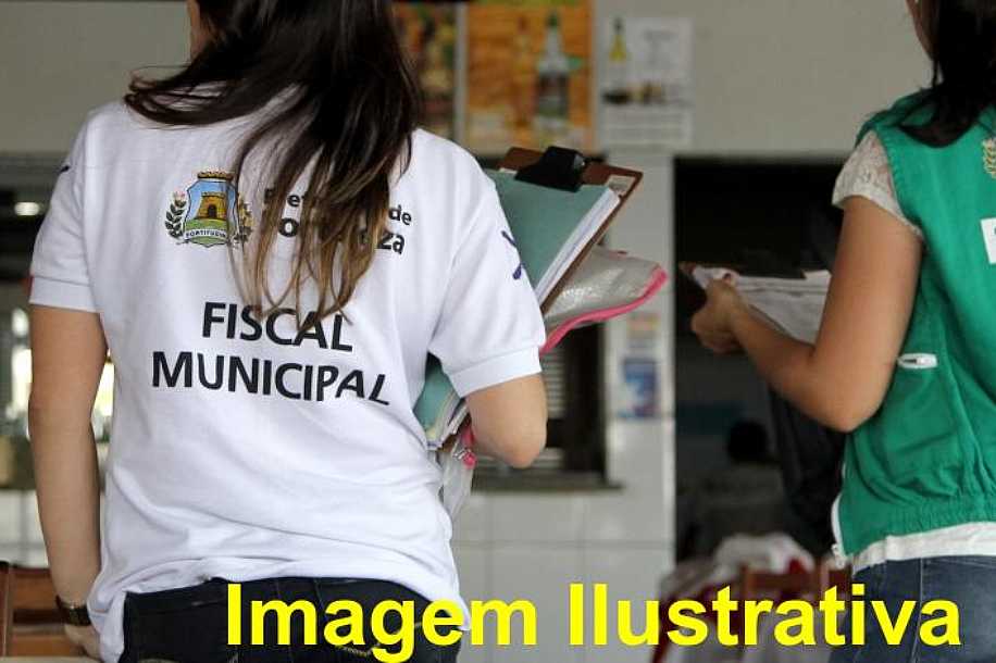 Fiscais são trancadas em barbearia após dono receber notificação para fechar comércio em Araçatuba