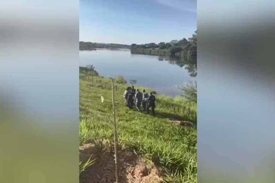 Idoso passa mal, cai na água e amanhece agarrado às raias de represa em Rio Preto