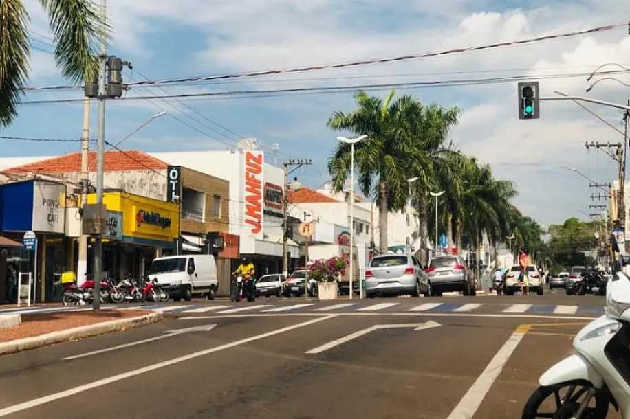 Calor predomina no final de semana com temperaturas acima de 35°C e pouca chance de chuva em Jales