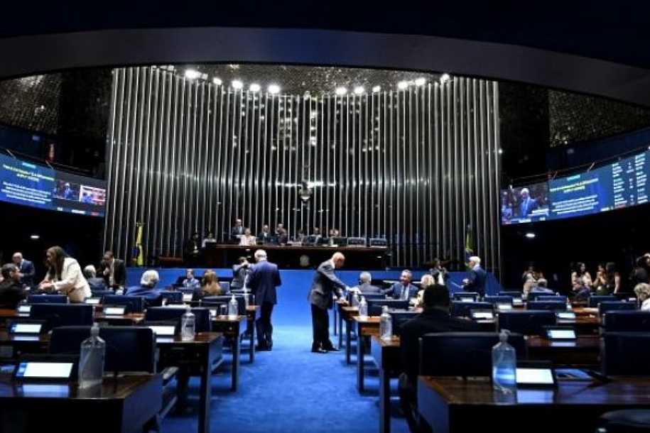 Apoio à PEC das horas trabalhadas chega a 40 senadores