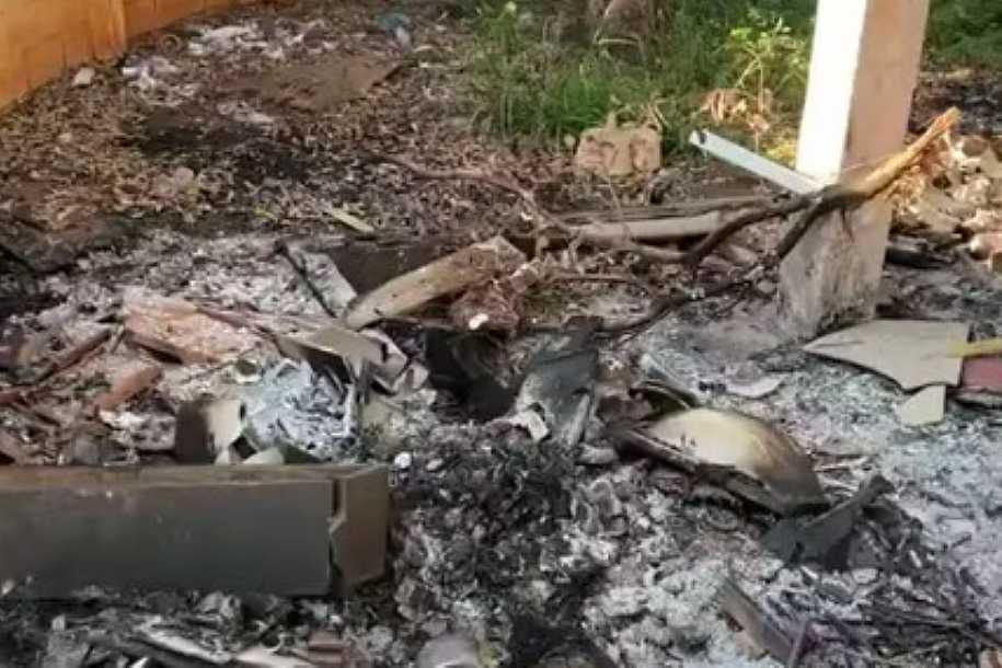 Prédio abandonado vira ponto de descarte irregular de lixo em Birigui e preocupa moradores