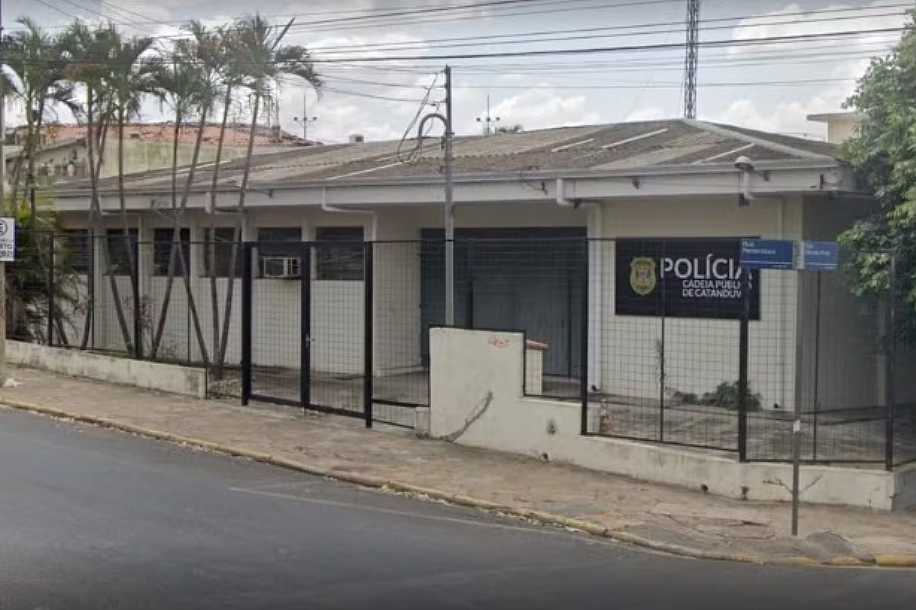 Suspeito de ameaçar a namorada de morte com faca e tentar agredir policial é baleado e acaba preso