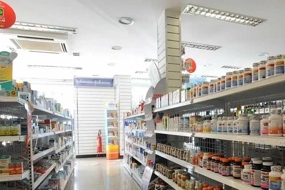 Furto em farmácia no centro de Jales durante o final de semana resulta em prejuízo de mais de R$ 6 mil