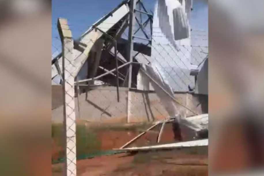 Chuva destrói parte da estrutura de propriedade rural do cantor Zé Neto