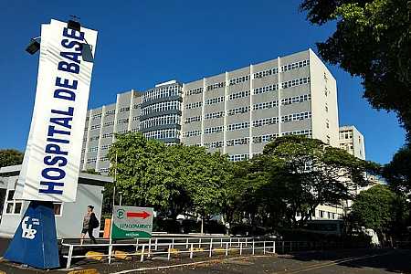 Mulher grávida e homem são baleados dentro de carro em bairro da zona norte de Rio Preto
