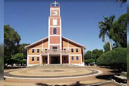 Adolescente é esfaqueado nas costas enquanto jogava bola em praça de Nova Aliança