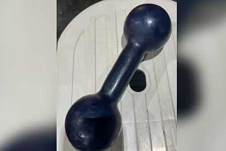 Personal trainer desmaia após ser golpeado na cabeça com peso de academia por aluno no interior de SP