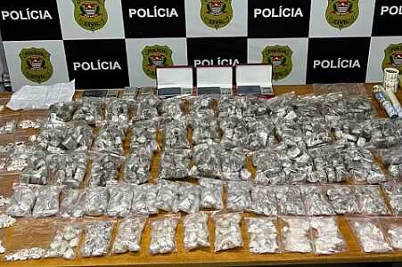 Polícia apreende quase 1,2 mil porções de drogas e prende suspeito em Catanduva