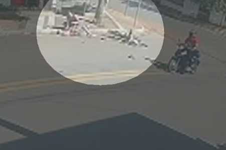 Homem é preso suspeito de agredir idoso com socos no meio da rua e roubar R$ 1 mil dele