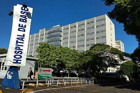 Mãe e filho comeram o lanche na sexta-feira (29) em Araçatuba. A mulher está internada sob escolta policial em estado grave. O caso é tratado como tentativa de homicídio.