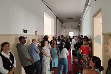 Mais de 50 trocas de baterias em urnas provocam filas e atrasos na votação em Birigui