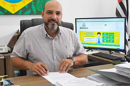 Justiça devolve cargo do prefeito de Birigui cassado pelos vereadores