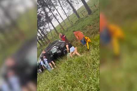 Acidente entre quatro veículos deixa dois mortos em rodovia de Urupês