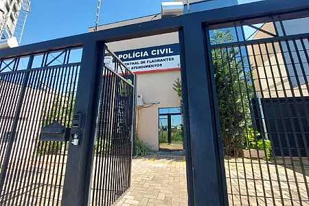 Auxiliar de produção descobre empréstimos com descontos em folha de pagamento após consultar salário e holerites da empresa