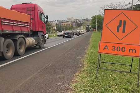 Obras na ponte sobre o Córrego dos Macacos provocam interdições na Washington Luís em Rio Preto