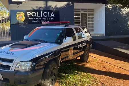 Mulher vai depor como testemunha em delegacia e acaba presa por tentativa de homicídio