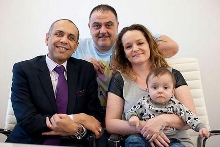 Mulher consegue ter filho após sofrer 20 abortos espontâneos