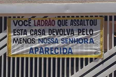Família recupera imagem de Nossa Senhora Aparecida após colocar faixa pedindo para ladrão devolvê-la: ´Chorando de felicidade´