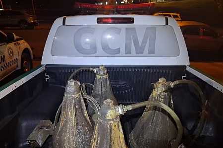 Suspeito é detido dentro de lago da represa municipal de Rio Preto furtando fiação e luminárias