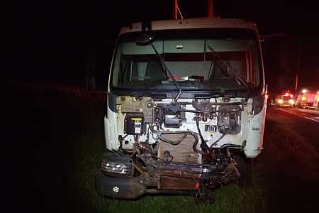 Motorista morre após invadir a pista contrária e bater contra caminhão em Mirandópolis