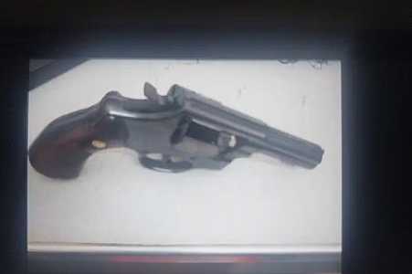 Polícia identifica suspeito de ser dono de arma encontrada em pacote de fralda enviado para creche