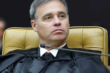 Mendonça vai manter inquéritos sobre Lulinha no STF