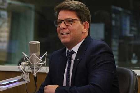 Mario Frias responde a Dino em post e diz que volta ao Brasil dia 25 para ”esclarecimentos”